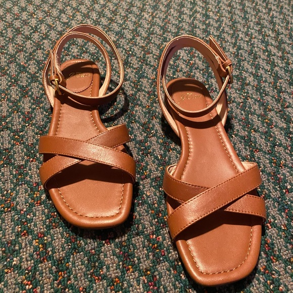 Tan sandals - Picture 2 of 3